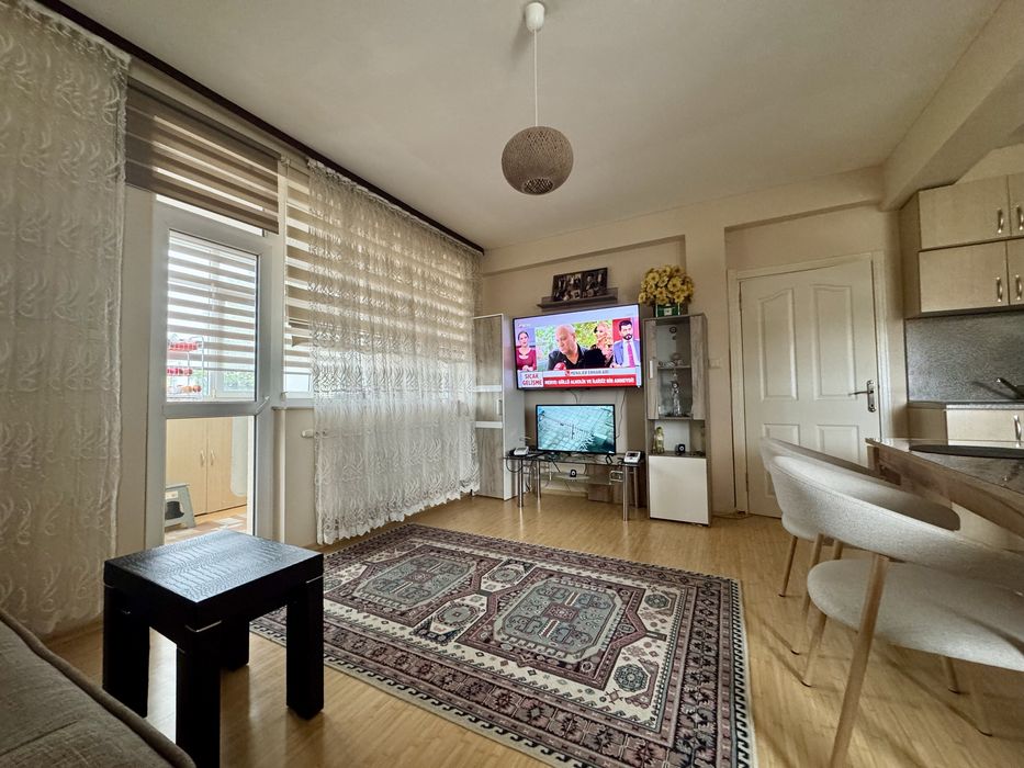 Тристаен Тухлен Апартамент , Обзаведен и Газифициран , кв. Вароша