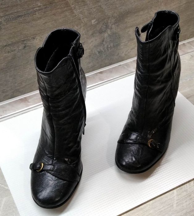 Боти,ботуши номера 30,31,33,34,36