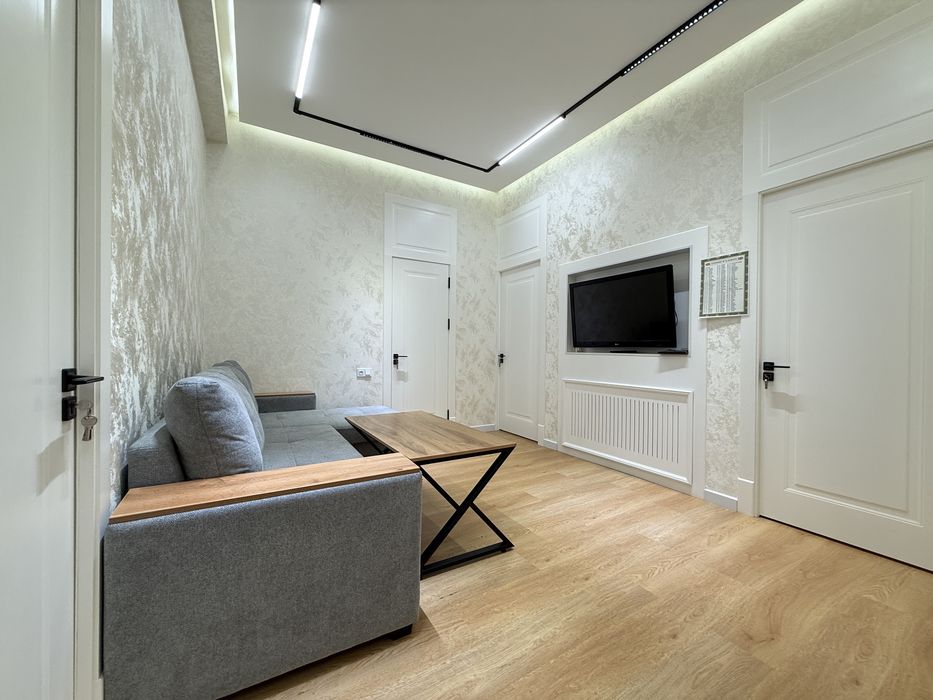 Ховлиси бор квартира сотилади!  Метро 2-чи бекат, Сергили