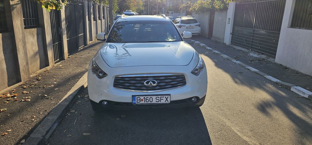 Infiniti FX30 D  an 2010 V6 Premium S