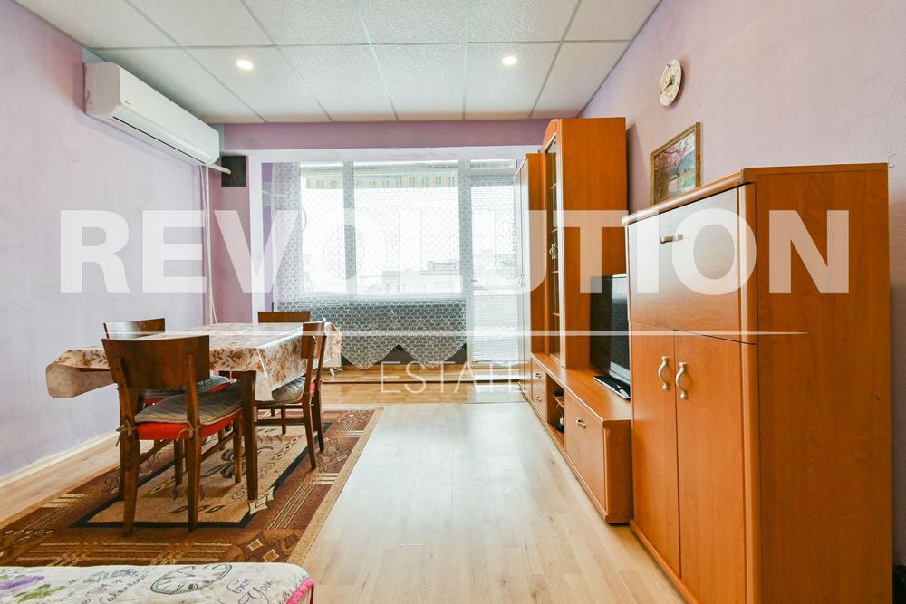 Двустаен апартамент в ж.к. Люлин 6.