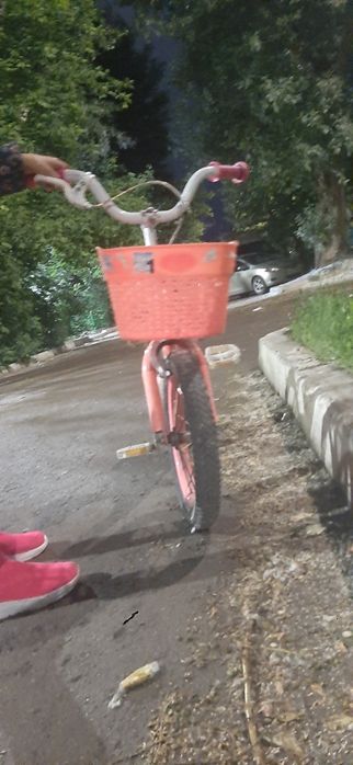 Розовые велик за 6000 продам