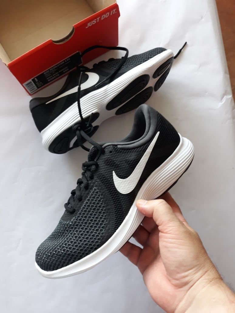 Nike Revolution 4 nr 41 originali Turda OLX.ro