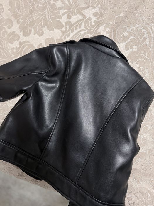 Продам детскую куртку зара