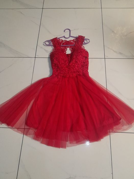 Червена официална рокля – много ефектна