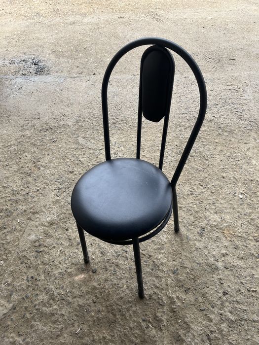 Стол и стулья продается