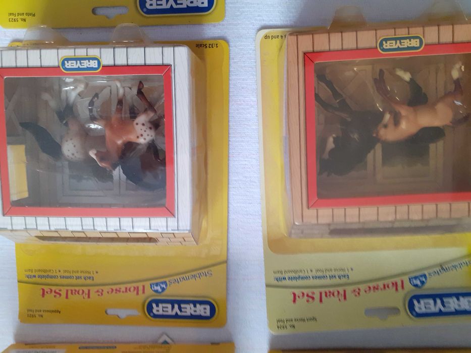 set figurine cai Breyer noi in cutie