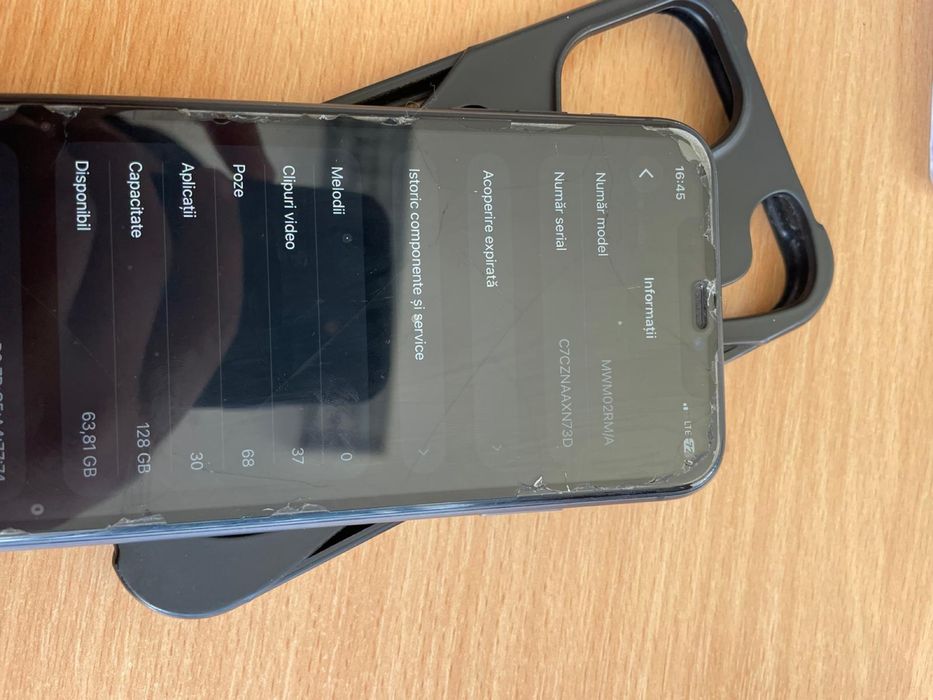 Vand iphone 11 telefonu ince este în garanție