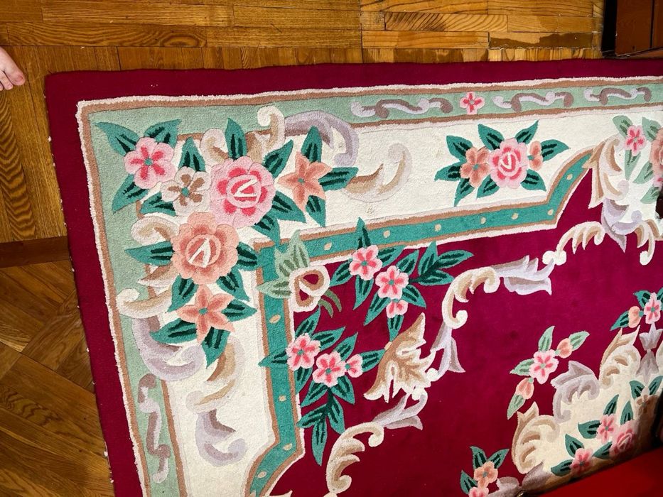 Стулья, ковры, камоды