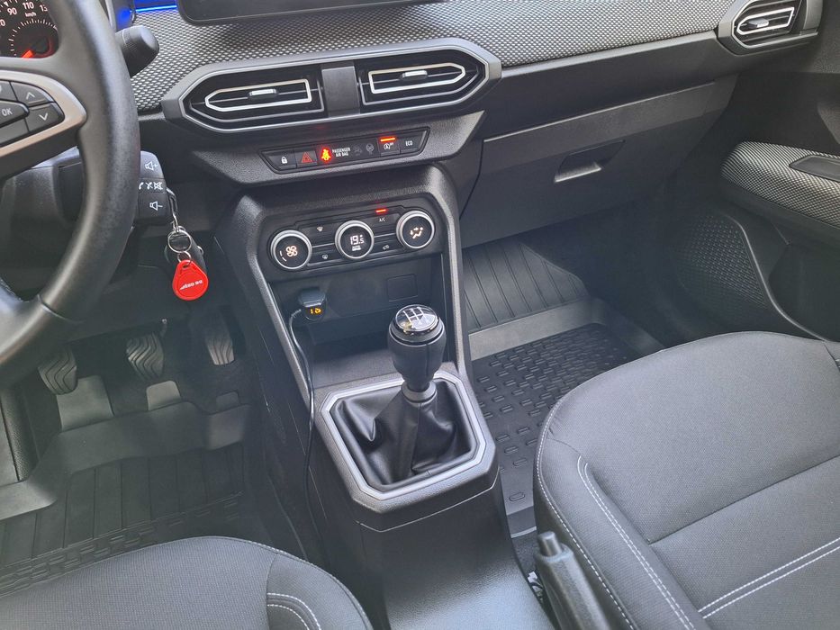 Dacia Logan ECO-G 100 Expression, 2023 г.