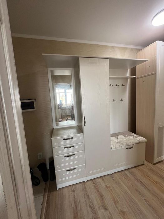 Продаю шкаф для верхней одежды и обуви