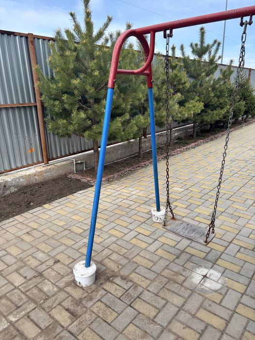 Детские качели металлические