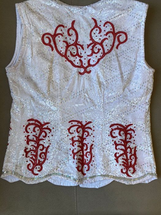 Продаётся национальные жилеты