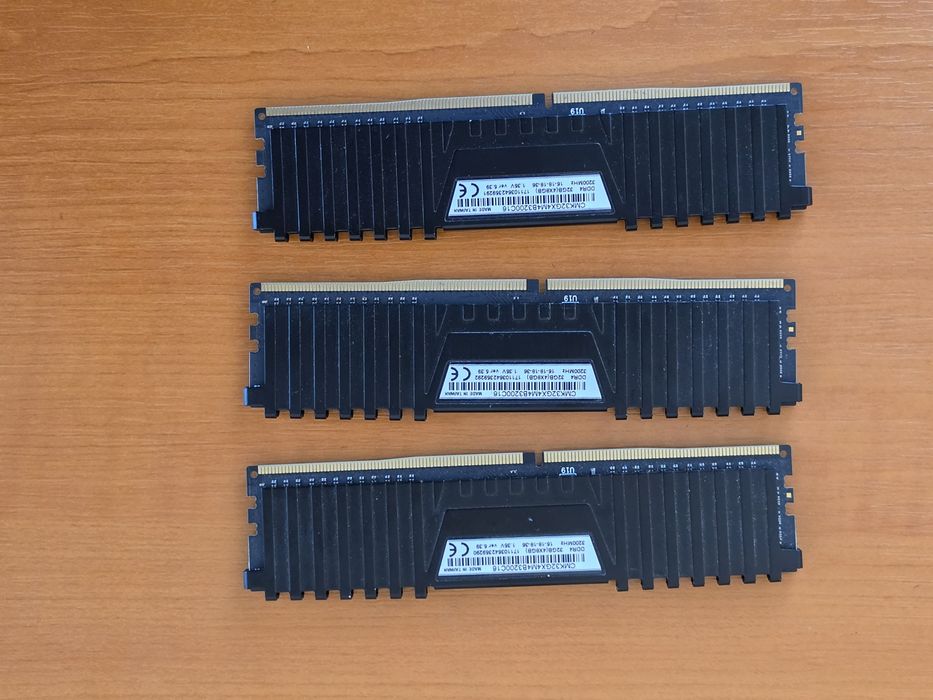 Ram 24 GB [3 x 8gb] ddr4 3200mhz.