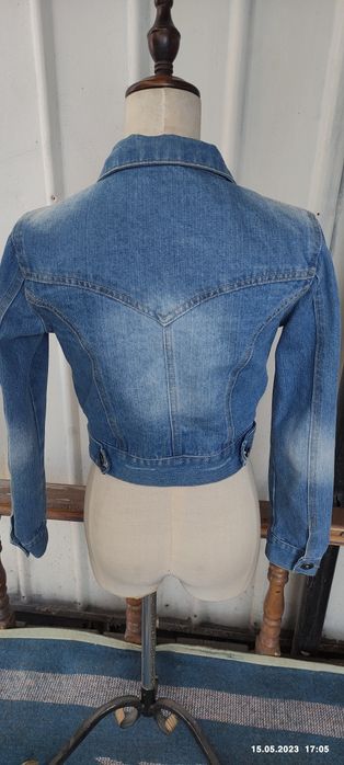 Джинсовая куртка.