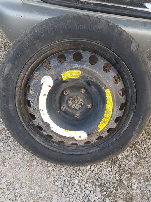 Гуми за Audi a4 една