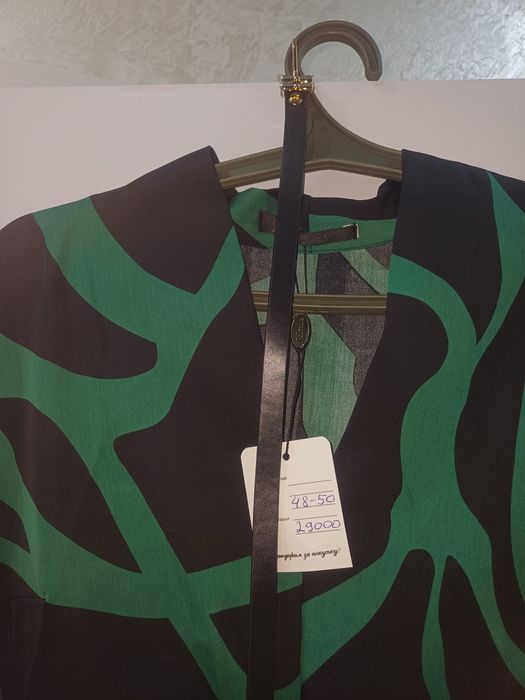 Продам новое платье атлас