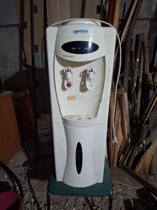 Продам диспенсер для воды