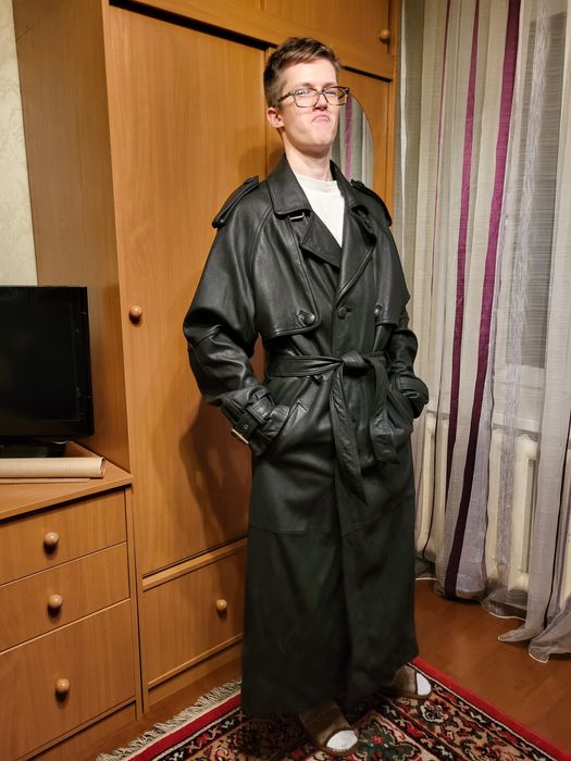 Продам итальянский кожаный плащ