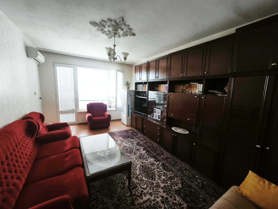 Продавам двустаен апартамент 65 кв. м. кв. Казански