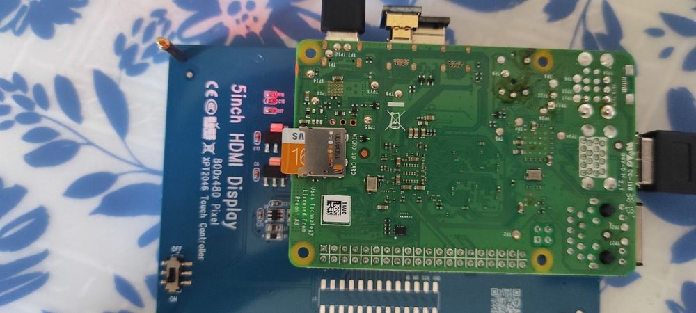 Raspberry pi 4 cu display 5"