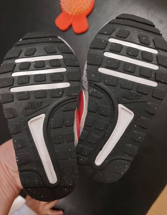 Маратонки Nike номер 21