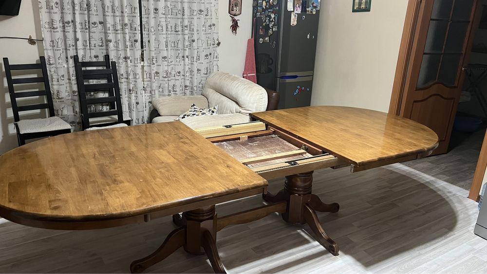 Стол, произволство Малайзия, дерево