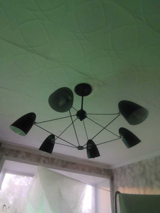 Продам современую люстру.