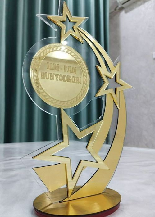 Statuetka, medal, kubok, esdalik nishoni