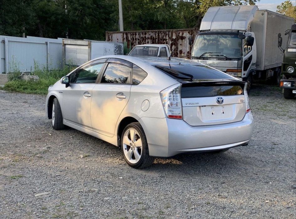 Продам Toyota prius 2010г