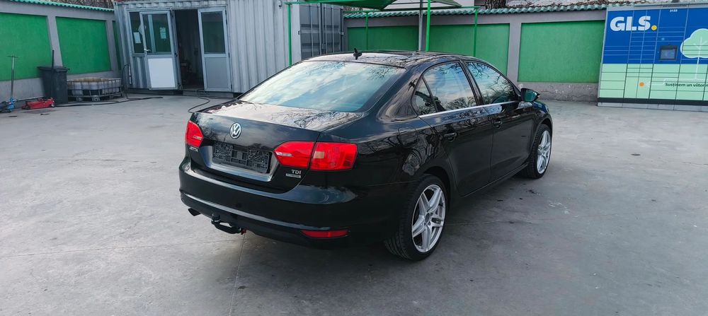 Volkswagen Jetta 2011 diesel, 4.409 € — imagine 5