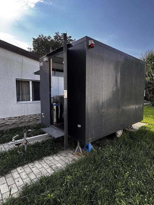 Food truck / Rulotă comercială echipată și înmatriculată