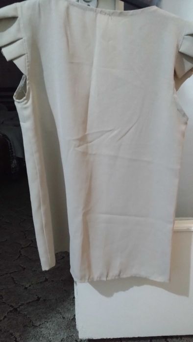 Светло бежова блуза