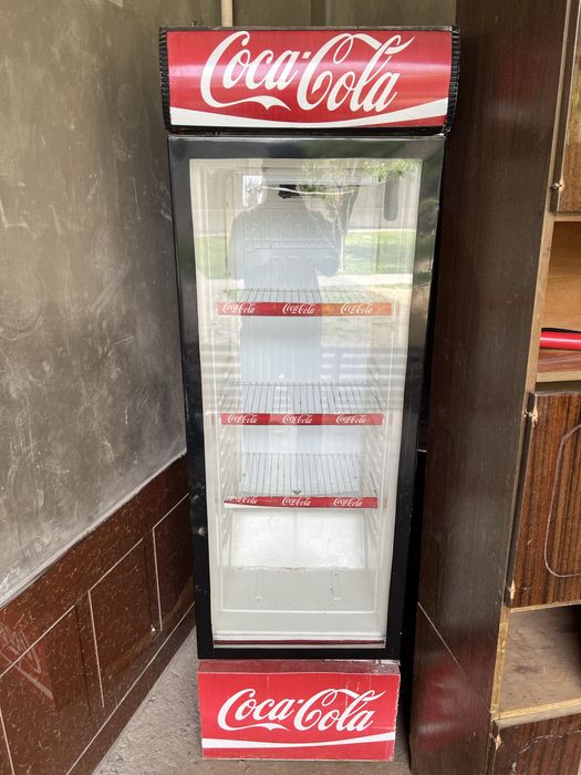 Витриний холодильник