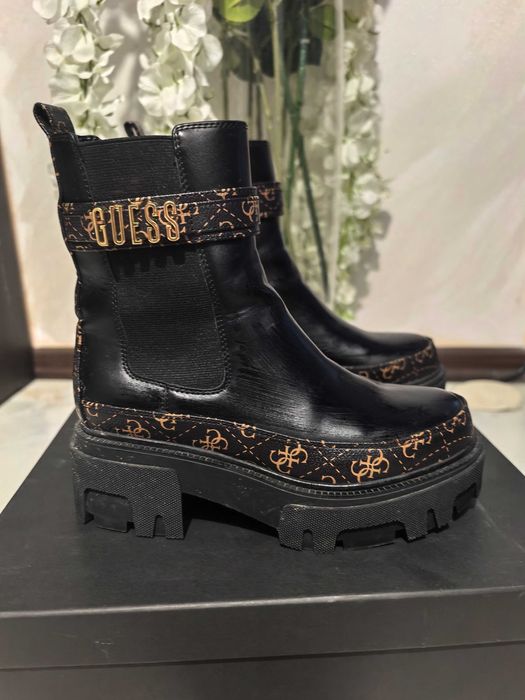 боти        Guess