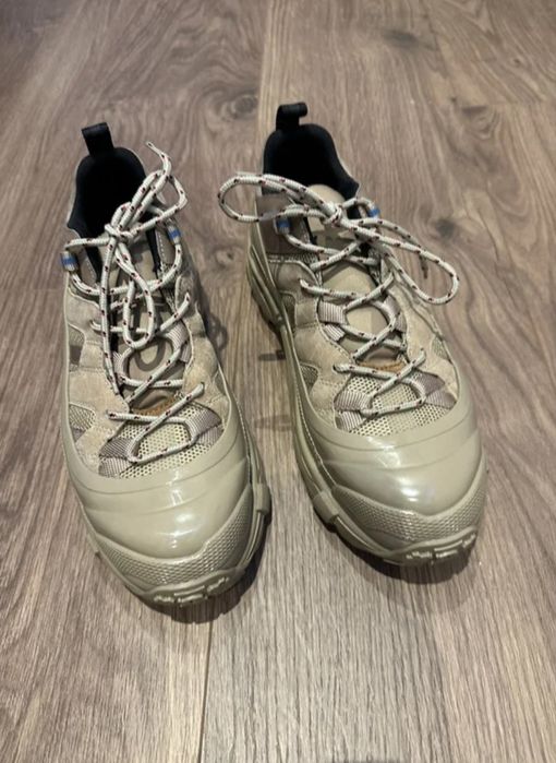 Оригинални сникърси / обувки Burberry