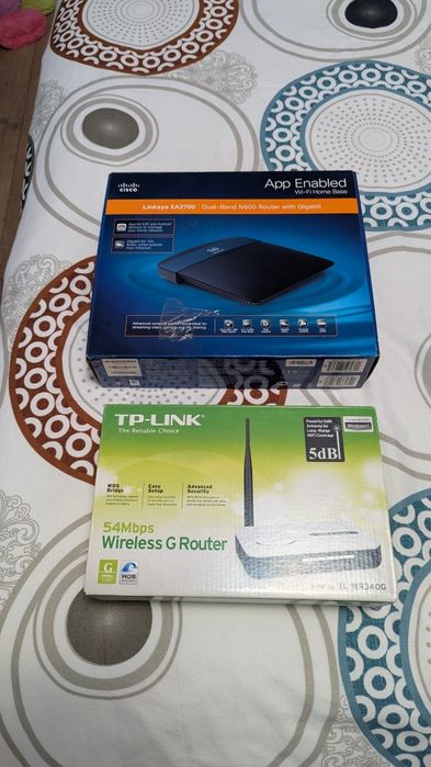 Продавам два рутера