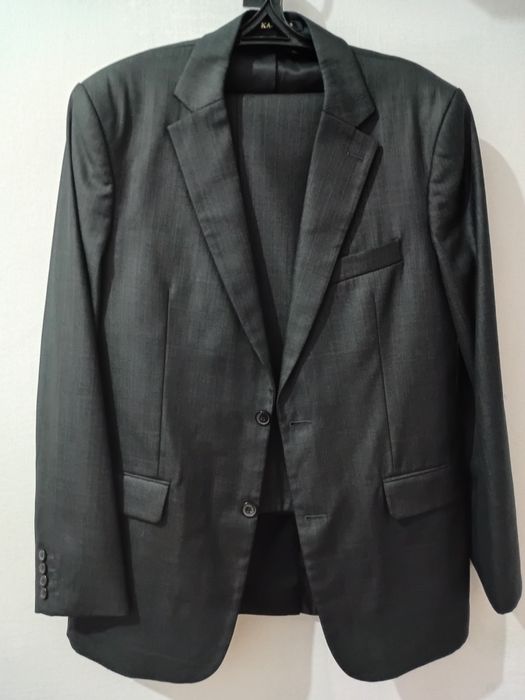 Продается мужской костюм