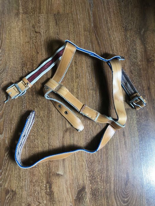 Шлейка кожаная для крупных собак.