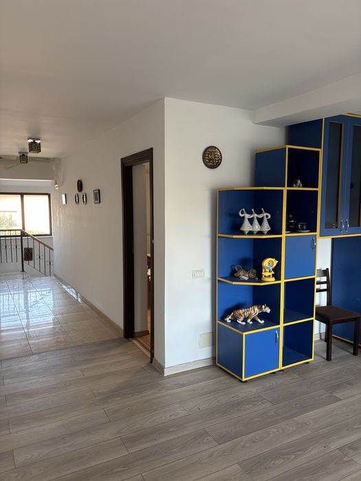 Inchiriere etaj in vila