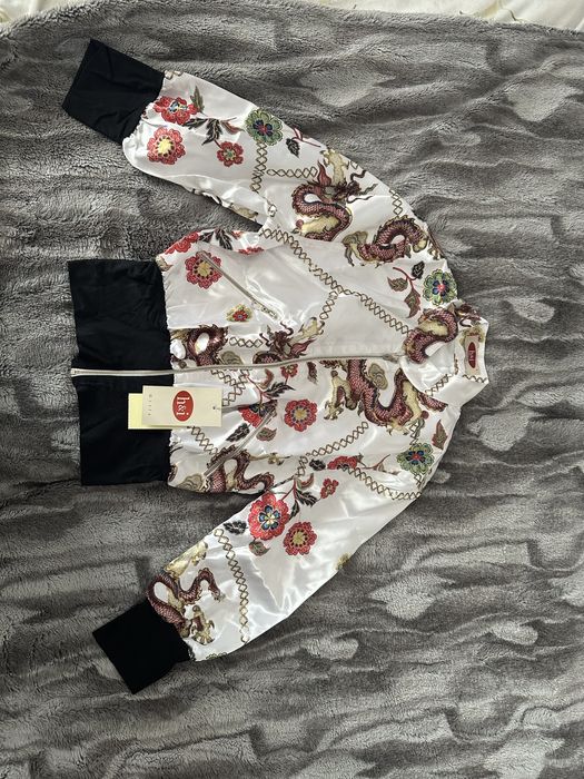 Дамско горнище (яке)