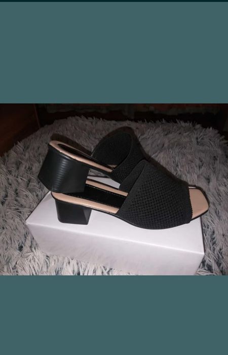 Продам черные босоножки - новые!