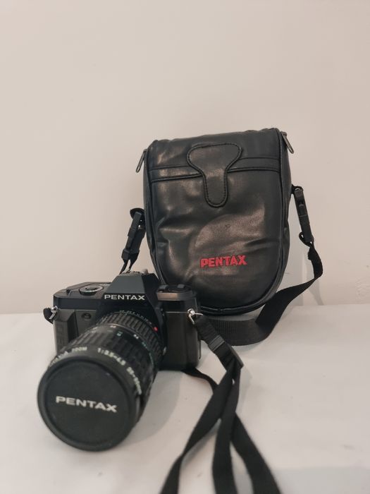 Pentax P30N cu obiectiv Pentax-A 28-80mm