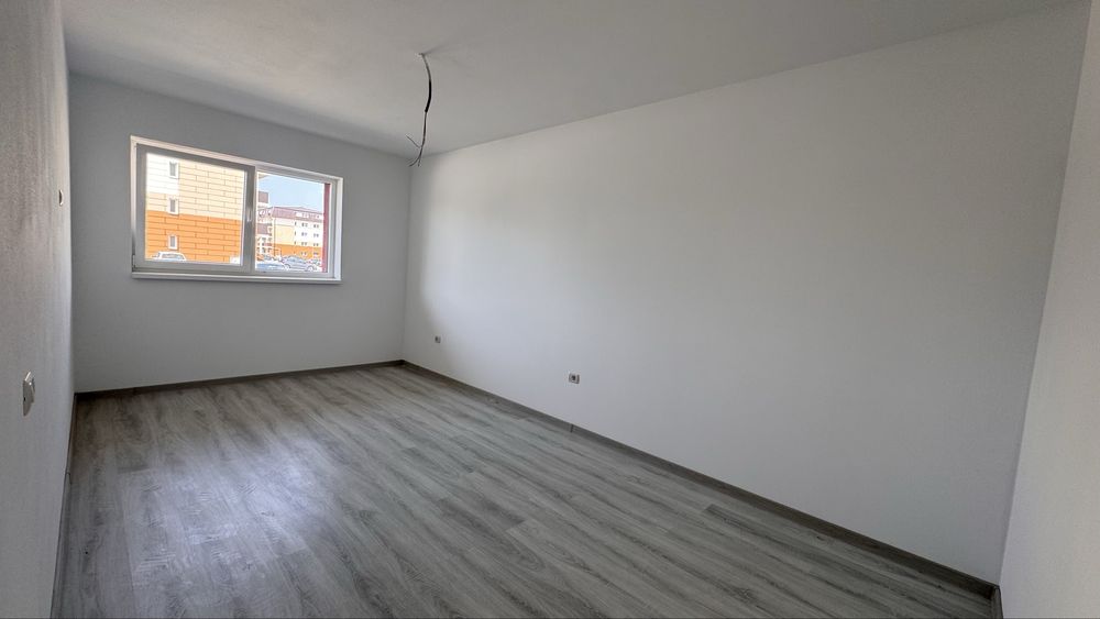 Proprietar vand apartament cu parcare
