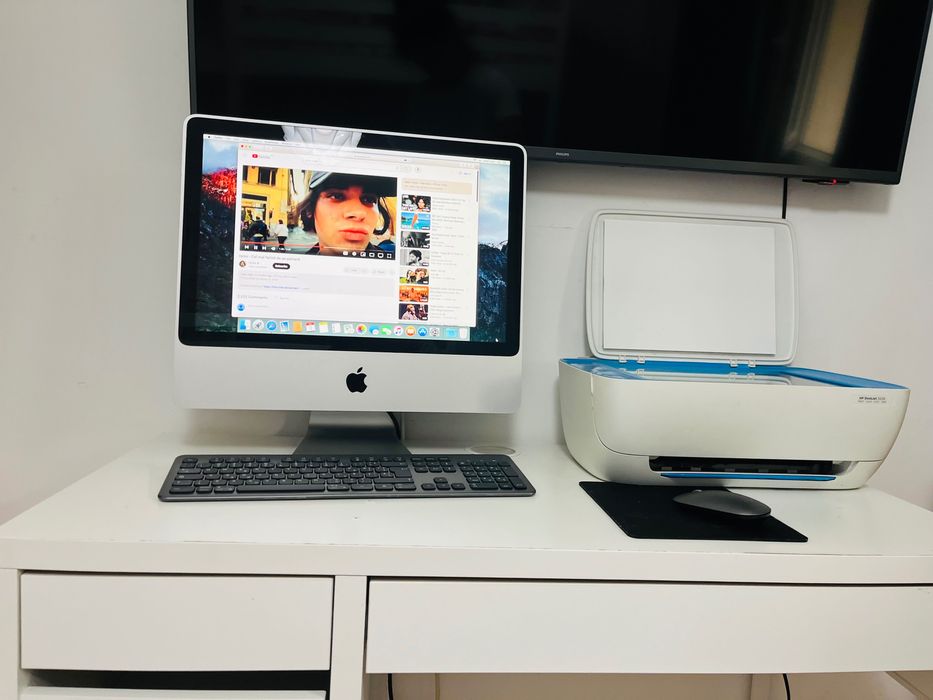 iMac și imprimantă scaner