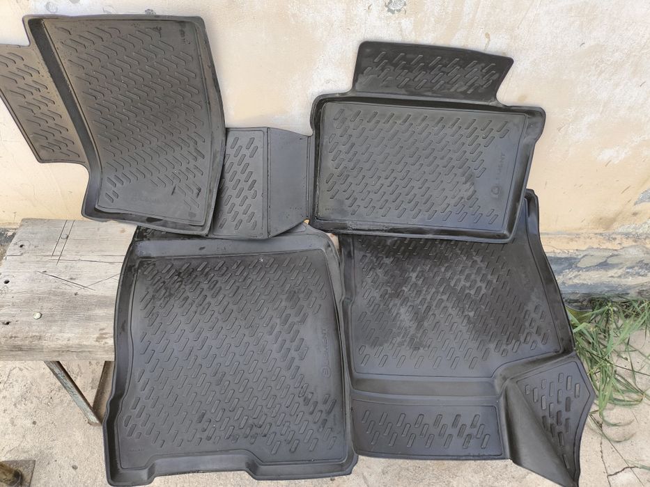 Продам новый полики на Lada Vesta