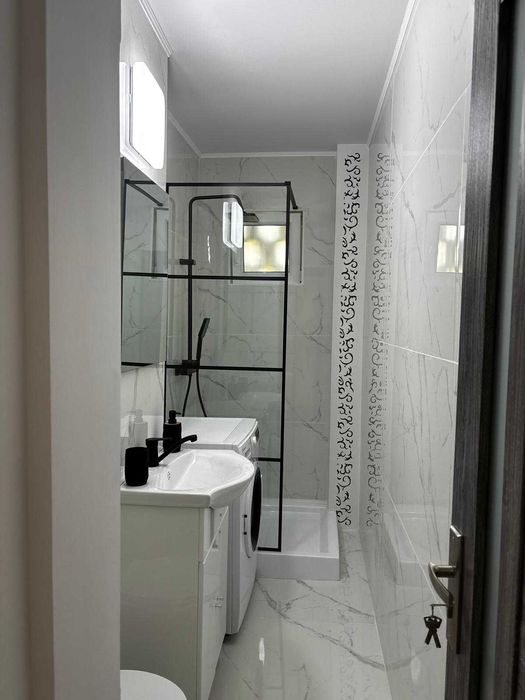 Vand apartament 3 camere, etaj 3/4, exercitiu