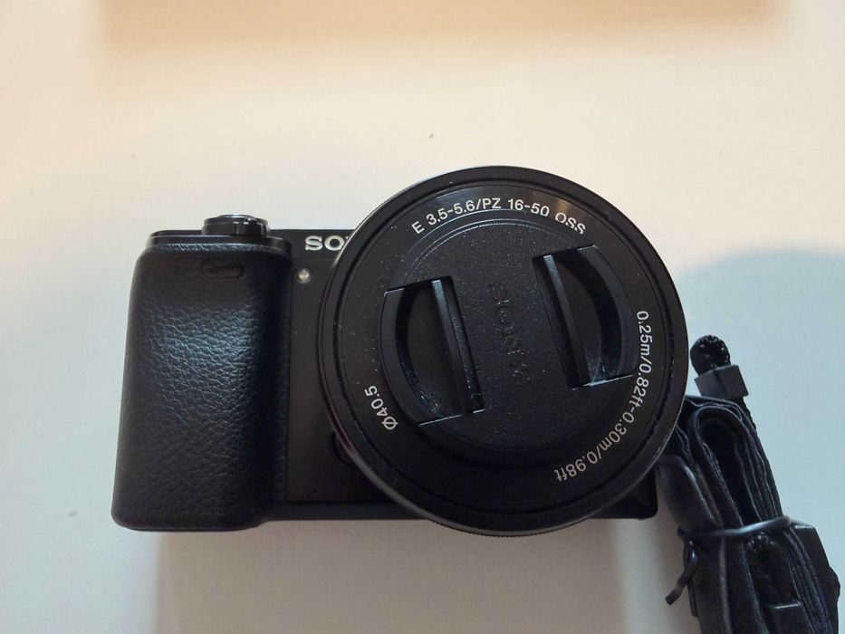 Aparat mirrorless Sony a6000 Kit complet 16-50mm 27626 cadre
