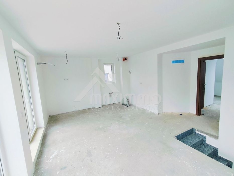 Продава се Четиристаен апартамент в Варна, Левски - 117 кв.м за 1872 €/кв.м - Снимка #1