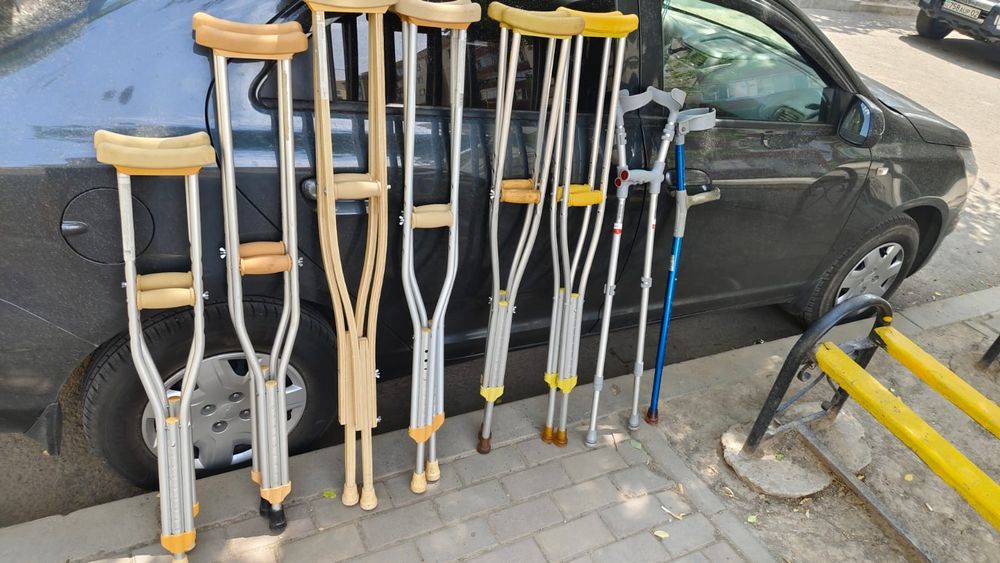Костыли разные  детские, взрослые